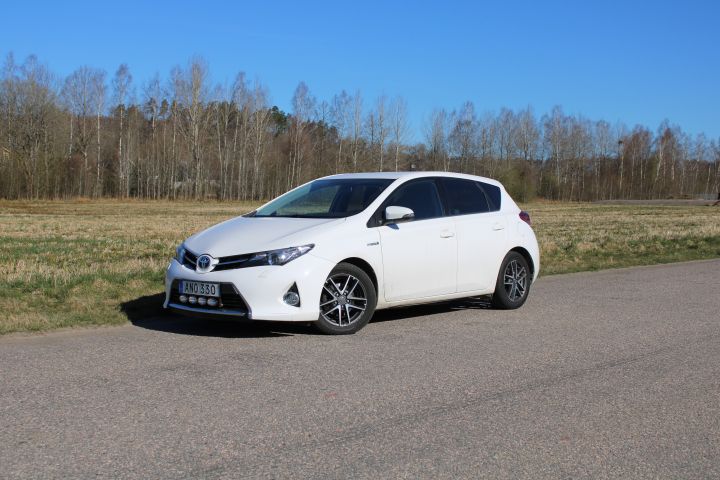 667503-2 Toyota Auris Hybrid 1.8 HSD -14 (Aut, 10960 Miles, SoV tires)