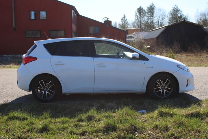 667503-7 Toyota Auris Hybrid 1.8 HSD -14 (Aut, 10960 Miles, SoV tires)