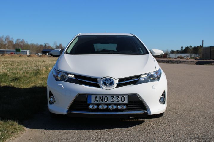 667503-8 Toyota Auris Hybrid 1.8 HSD -14 (Aut, 10960 Miles, SoV tires)
