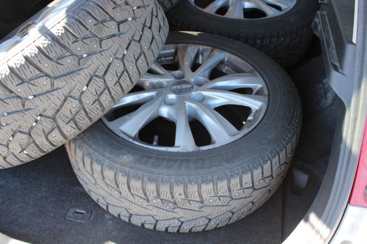 667503-16 Toyota Auris Hybrid 1.8 HSD -14 (Aut, 10960 Miles, SoV tires)