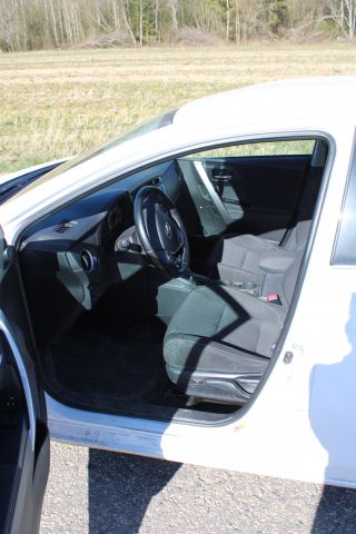 667503-20 Toyota Auris Hybrid 1.8 HSD -14 (Aut, 10960 Miles, SoV tires)