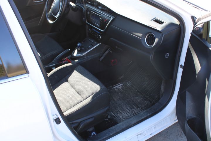 667503-25 Toyota Auris Hybrid 1.8 HSD -14 (Aut, 10960 Miles, SoV tires)