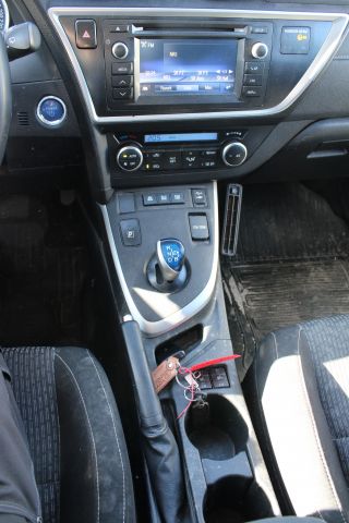 667503-26 Toyota Auris Hybrid 1.8 HSD -14 (Aut, 10960 Miles, SoV tires)