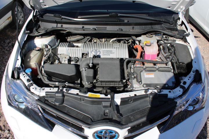 667503-32 Toyota Auris Hybrid 1.8 HSD -14 (Aut, 10960 Miles, SoV tires)