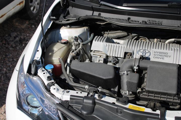 667503-34 Toyota Auris Hybrid 1.8 HSD -14 (Aut, 10960 Miles, SoV tires)