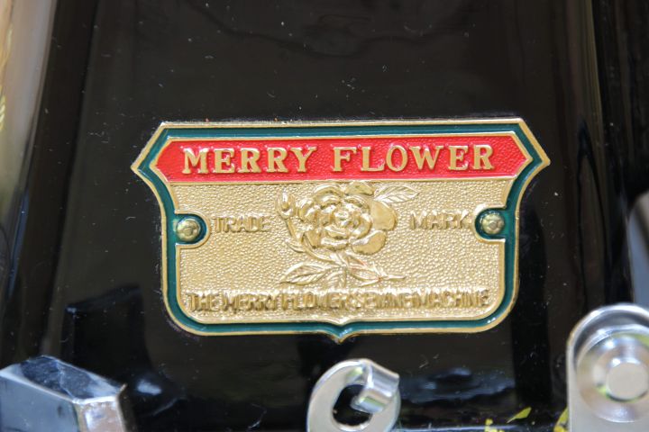 594452-3 Merry Flower sewing machine