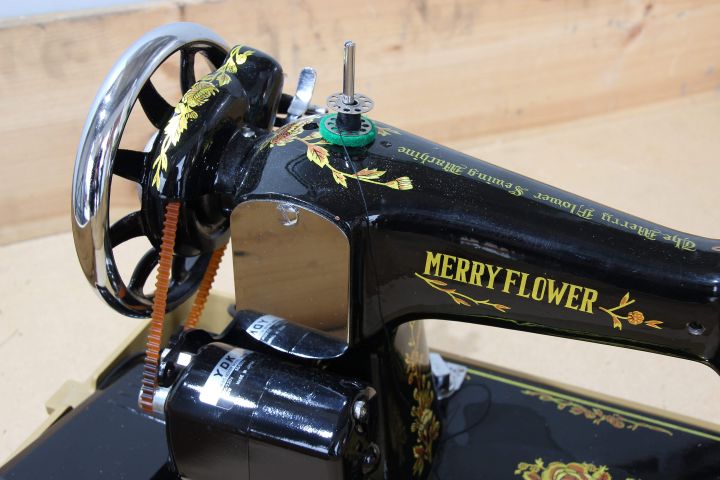 594452-5 Merry Flower sewing machine