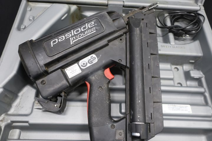 667526-3 Nail gun Paslode IM-300 / 75N - Free shipping