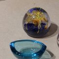 594494-2 7 decorative objects in glass