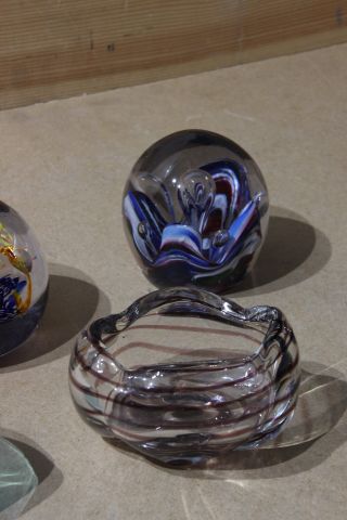 594494-3 7 decorative objects in glass
