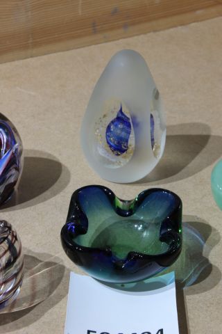 594494-4 7 decorative objects in glass