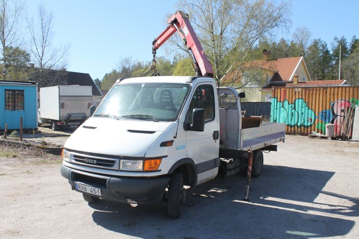 667834-3 Crane truck IVECO 35C12 2004 - RXN451