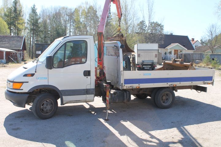 667834-4 Crane truck IVECO 35C12 2004 - RXN451