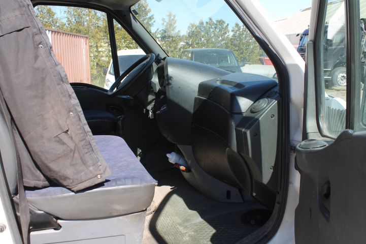 667834-10 Crane truck IVECO 35C12 2004 - RXN451