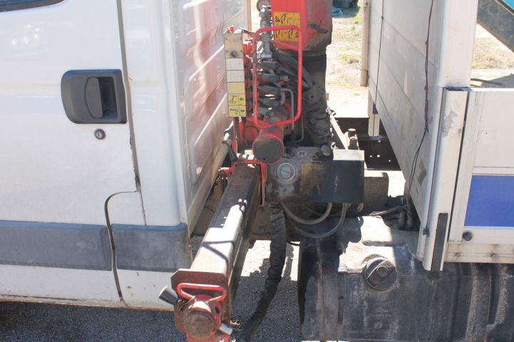 667834-12 Crane truck IVECO 35C12 2004 - RXN451