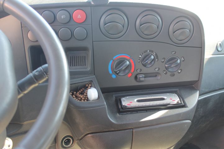 667834-16 Crane truck IVECO 35C12 2004 - RXN451