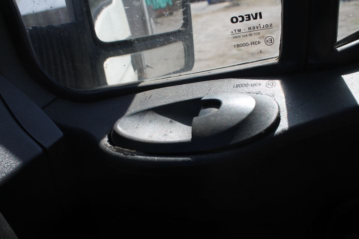 667834-18 Crane truck IVECO 35C12 2004 - RXN451