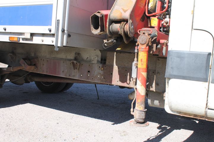 667834-21 Crane truck IVECO 35C12 2004 - RXN451