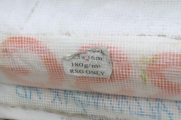 662696-3 Hedge with 14 rolls PeteX Cover 3.3x36 m