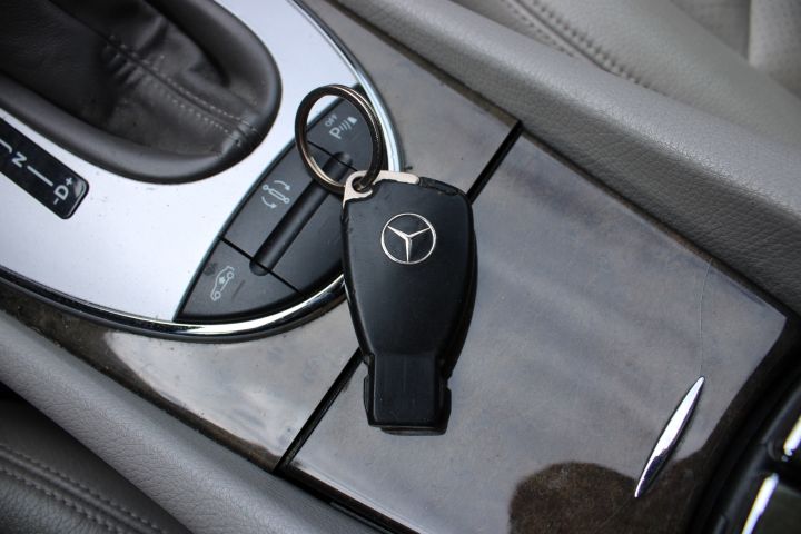 667990-36 Mercedes-Benz E500 5G-Tronic -03 193545km Reg.no: TGA529