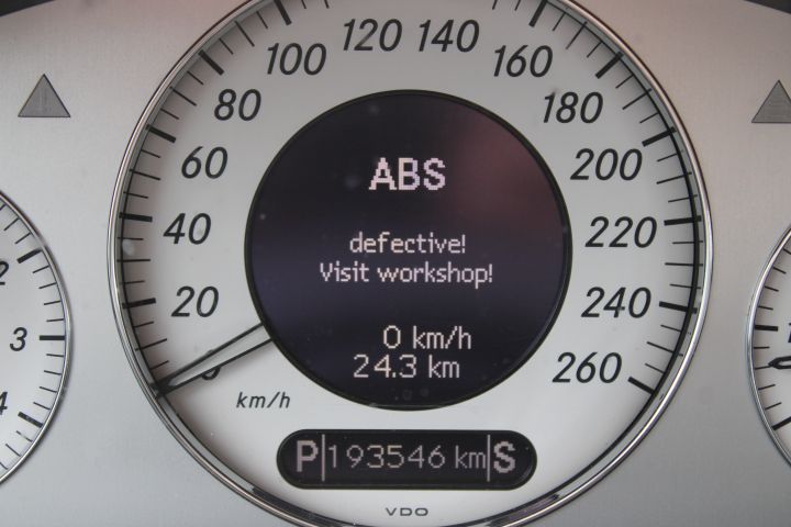 667990-38 Mercedes-Benz E500 5G-Tronic -03 193545km Reg.no: TGA529