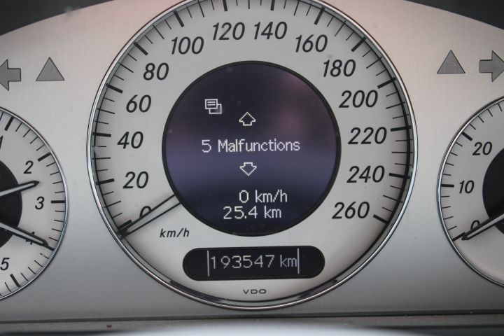 667990-37 Mercedes-Benz E500 5G-Tronic -03 193545km Reg.no: TGA529