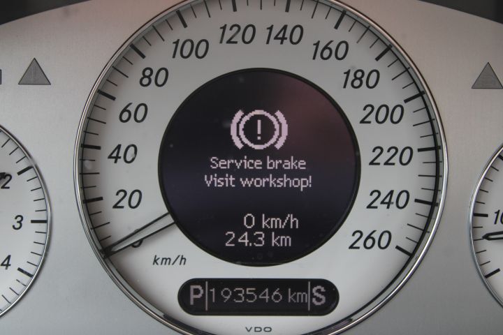 667990-39 Mercedes-Benz E500 5G-Tronic -03 193545km Reg.no: TGA529