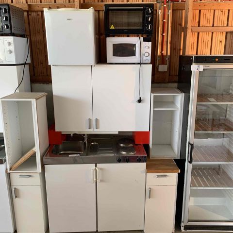 647791-2 Kitchen package with kitchenette, fridge, freezer, oven etc.