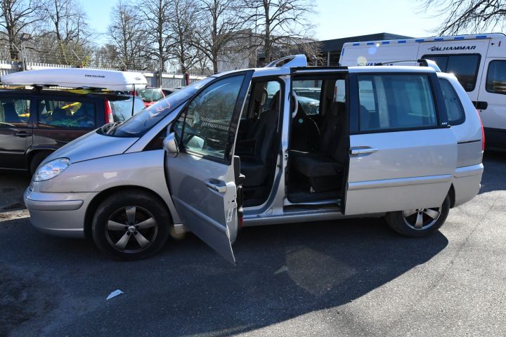 339438-2 PEUGEOT 807 ST 2.2 HDI P