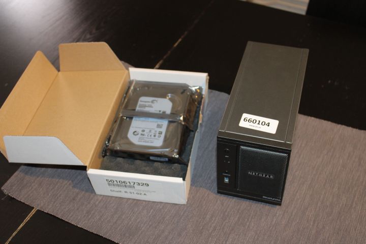 660104-1 Netgear RNDU2000 with new 2tb hard drive