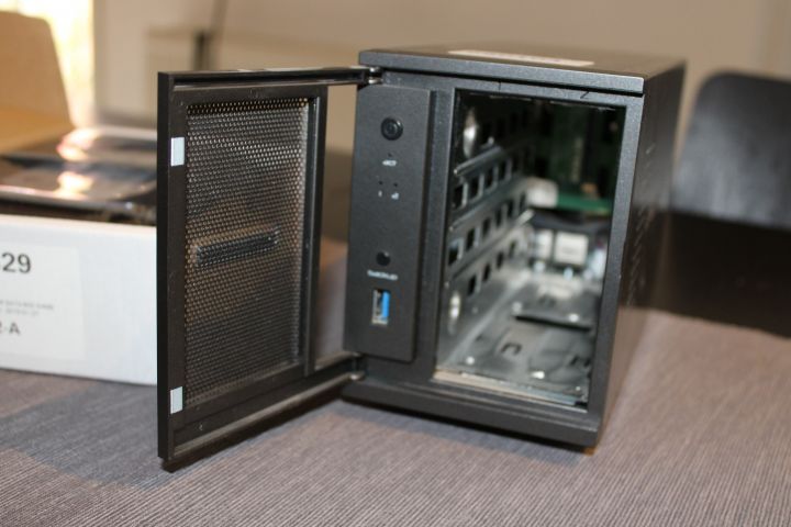 660104-6 Netgear RNDU2000 with new 2tb hard drive