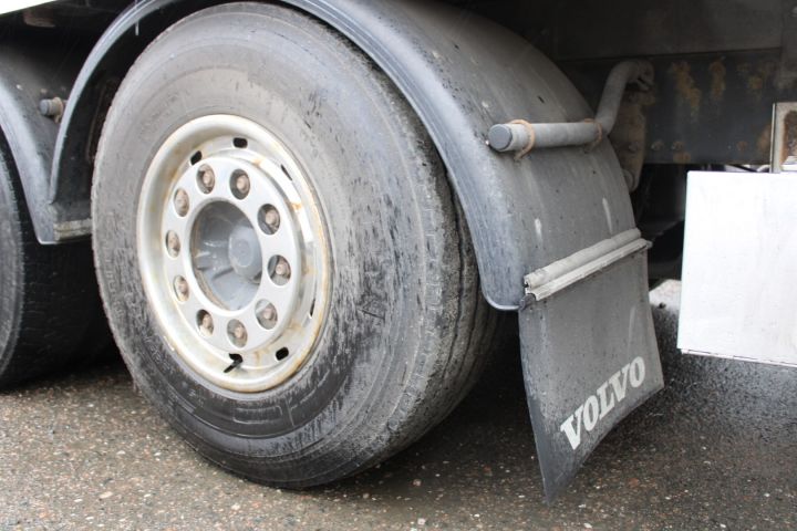 645656-11 Van with rear lift lift Volvo FH-400 6X2 -2007 (1467299km)