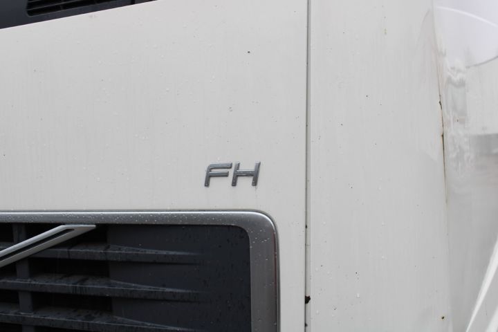 645656-19 Van with rear lift lift Volvo FH-400 6X2 -2007 (1467299km)