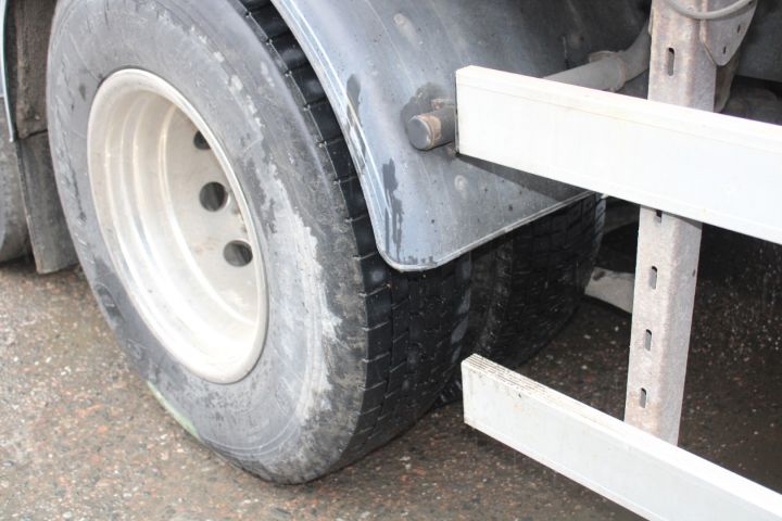 645656-28 Van with rear lift lift Volvo FH-400 6X2 -2007 (1467299km)