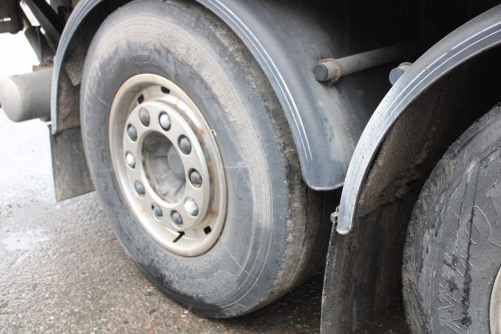 645656-29 Van with rear lift lift Volvo FH-400 6X2 -2007 (1467299km)