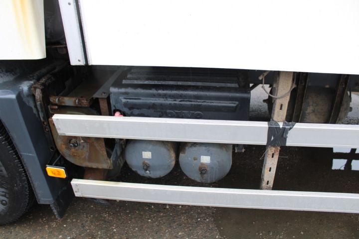 645656-33 Van with rear lift lift Volvo FH-400 6X2 -2007 (1467299km)