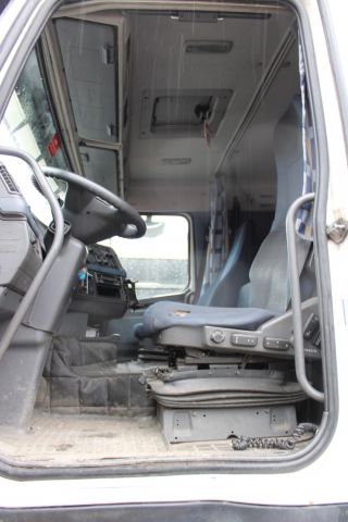 645656-38 Van with rear lift lift Volvo FH-400 6X2 -2007 (1467299km)