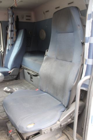 645656-39 Van with rear lift lift Volvo FH-400 6X2 -2007 (1467299km)