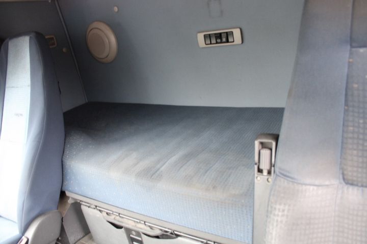 645656-41 Van with rear lift lift Volvo FH-400 6X2 -2007 (1467299km)