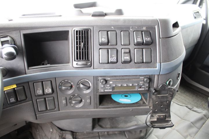 645656-42 Van with rear lift lift Volvo FH-400 6X2 -2007 (1467299km)