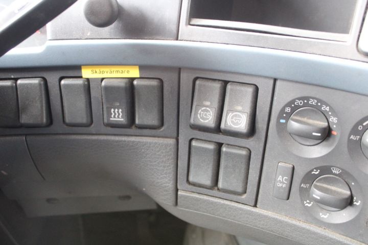 645656-46 Van with rear lift lift Volvo FH-400 6X2 -2007 (1467299km)