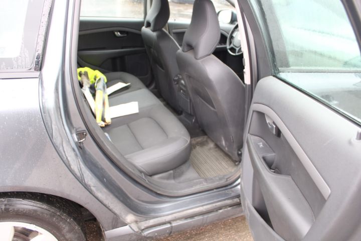 645647-13 Volvo V70 1.6D DRIVe Kinetic -2011 (109hk, 333180km)