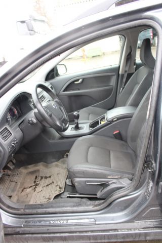 645647-15 Volvo V70 1.6D DRIVe Kinetic -2011 (109hk, 333180km)