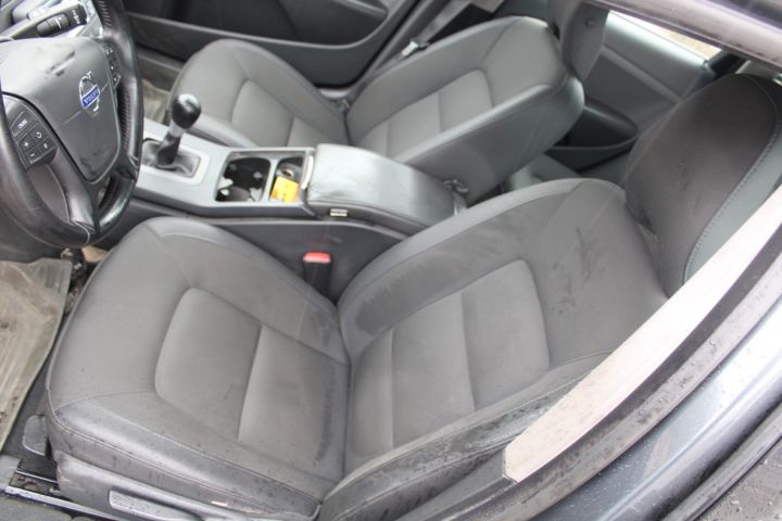 645647-17 Volvo V70 1.6D DRIVe Kinetic -2011 (109hk, 333180km)