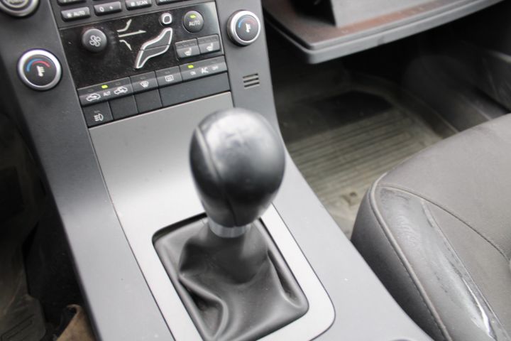 645647-22 Volvo V70 1.6D DRIVe Kinetic -2011 (109hk, 333180km)