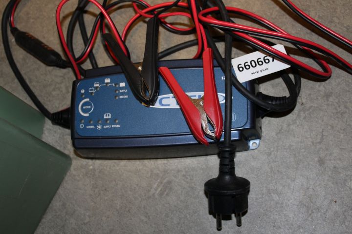 660667-6 2 car battery chargers for lead acid battery