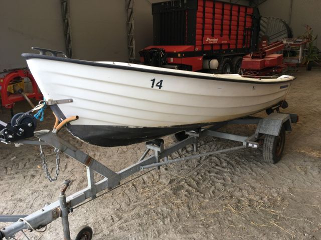 654764-3 Roddbåt Ryds 460 med registrerat släp Fogelsta