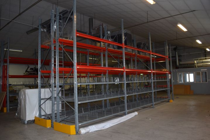 639251-1 Pallet shed (4 gables & 30 bars)