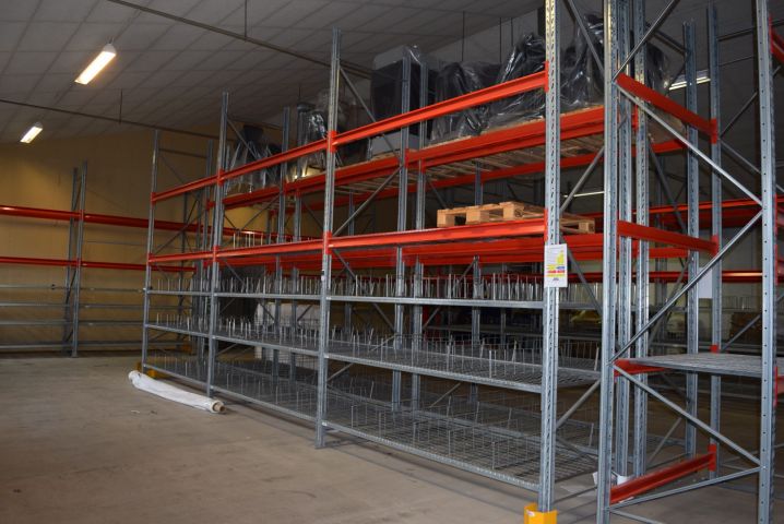 639251-2 Pallet shed (4 gables & 30 bars)