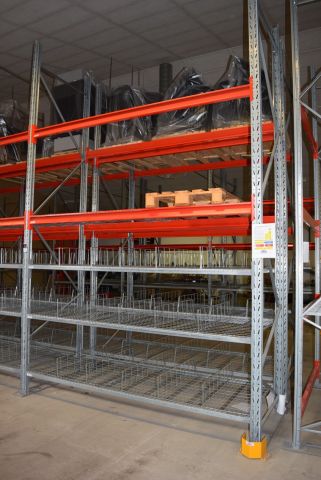 639251-3 Pallet shed (4 gables & 30 bars)